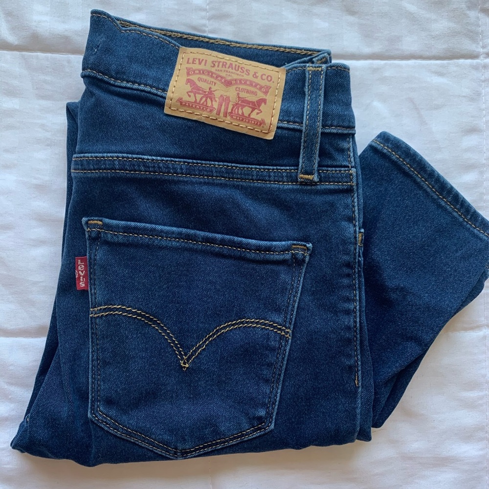 Levi’s skinny jeans. Size 24